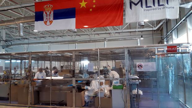 Из Руме 100.000 маски за дан: Праве опрему у три смене